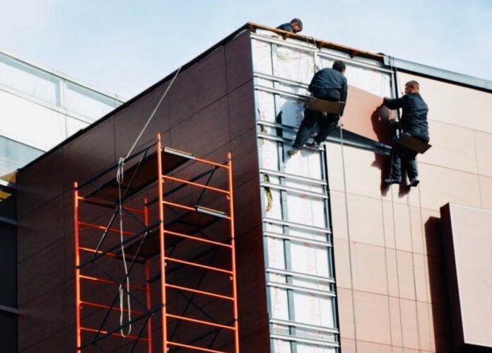 Основные преимущества и функциональность фасадных систем с применением металлоконструкций для современного здания
