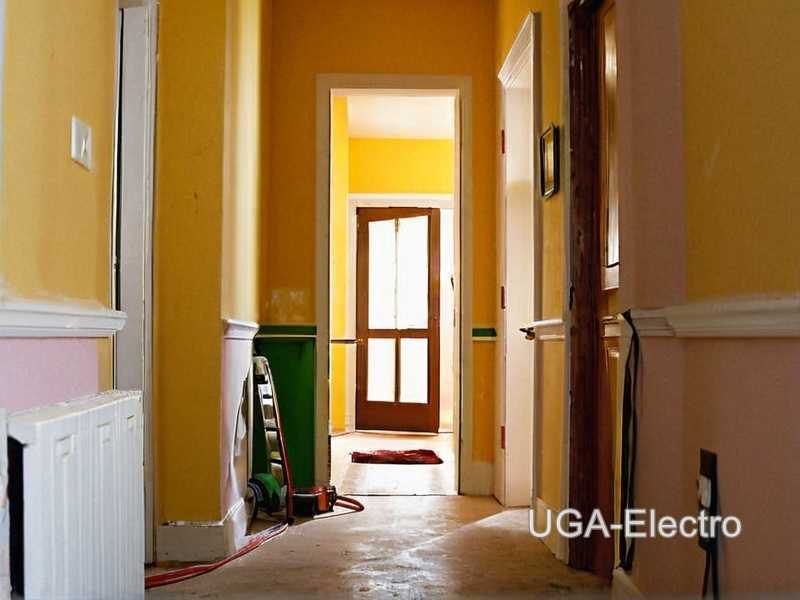 Как выбрать плитку с антискользящим покрытием для прихожей?