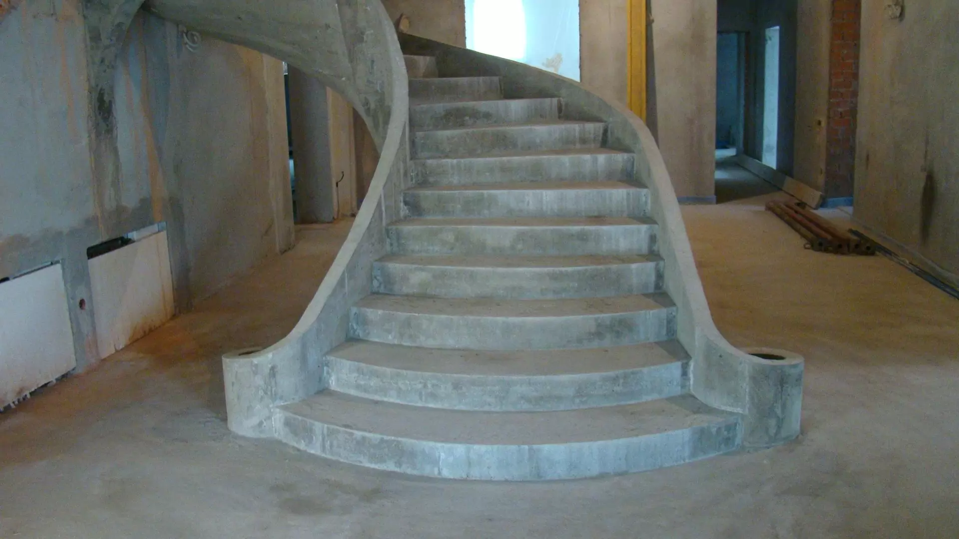 Особенности бетонных лестниц: проектирование и строительство